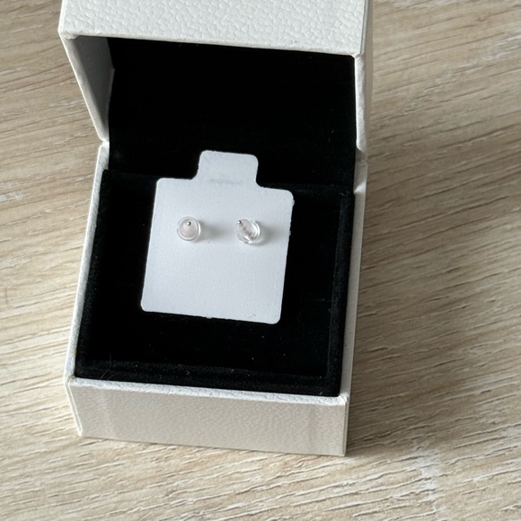 14K Gold Stud Earrings. AAA CZ - Picture 2 of 4